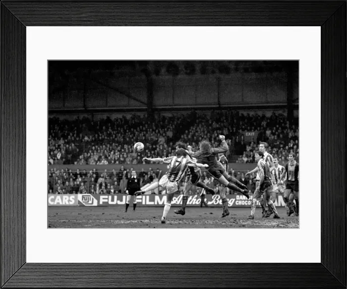 Framed Print : Stoke City 1 v. Southampton 2. Division One Football. March 1981 MF01-47-008 Framed Print : Stoke City 1 v. Southampton 2. Division One Football. March 1981 MF01-47-008