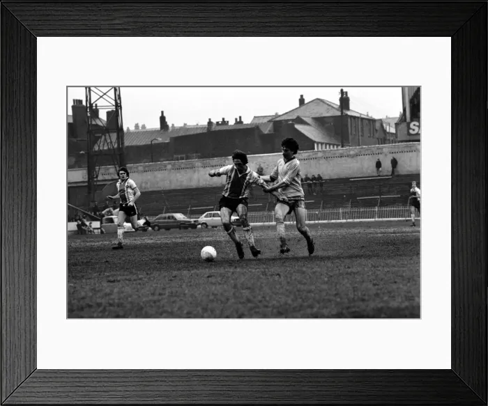 Framed Print : Sheffield United 3 v. Charlton 2. Division Two Football. March 1981 MF01-46-028 Framed Print : Sheffield United 3 v. Charlton 2. Division Two Football. March 1981 MF01-46-028
