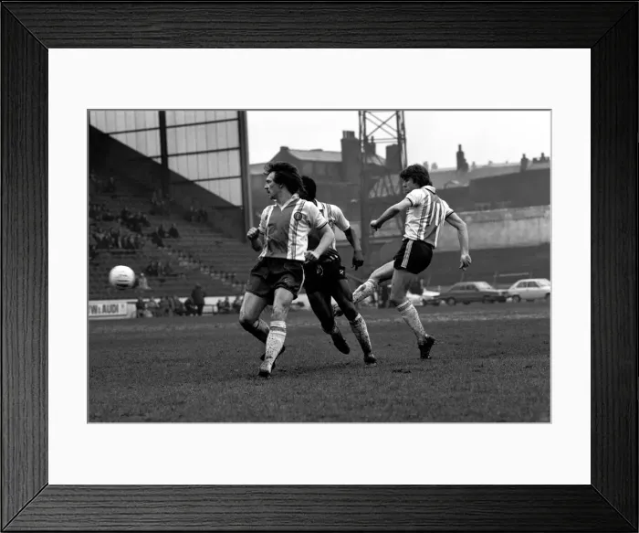 Framed Print : Sheffield United 3 v. Charlton 2. Division Two Football. March 1981 MF01-46-037