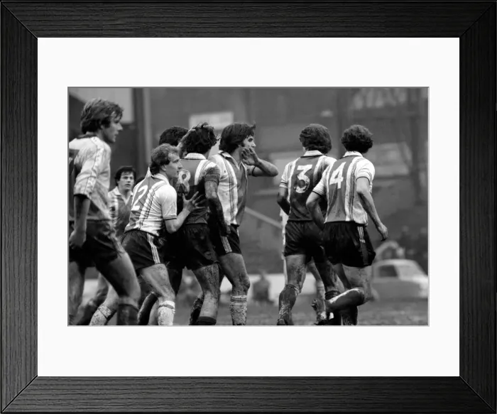 Framed Print : Sheffield United 3 v. Charlton 2. Division Two Football. March 1981 MF01-46-004 Framed Print : Sheffield United 3 v. Charlton 2. Division Two Football. March 1981 MF01-46-004