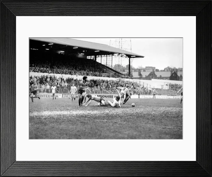 Framed Print : Leeds United 1 v. Wolverhampton Wanderers 3. March 1981 MF02-03-006 Framed Print : Leeds United 1 v. Wolverhampton Wanderers 3. March 1981 MF02-03-006