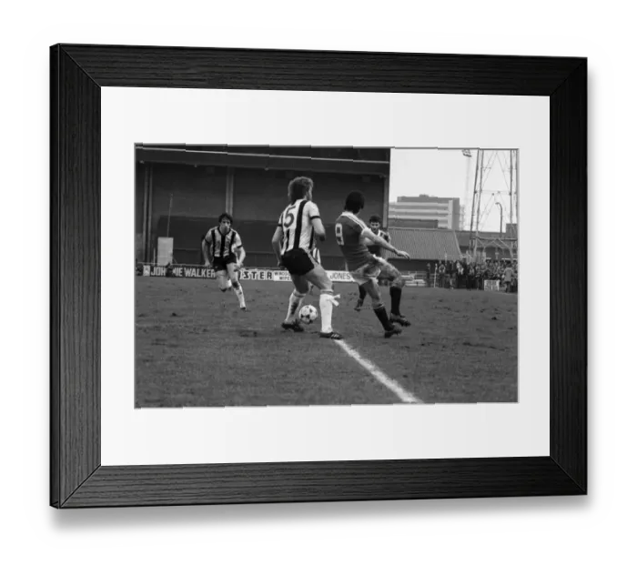 Framed Print : English League Division One match. Notts County 1 v Manchester United 3 Framed Print : English League Division One match. Notts County 1 v Manchester United 3