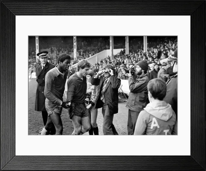 Framed Print : Manchester City v. West Bromwich Albion. March 1981 MF01-45-033 Framed Print : Manchester City v. West Bromwich Albion. March 1981 MF01-45-033