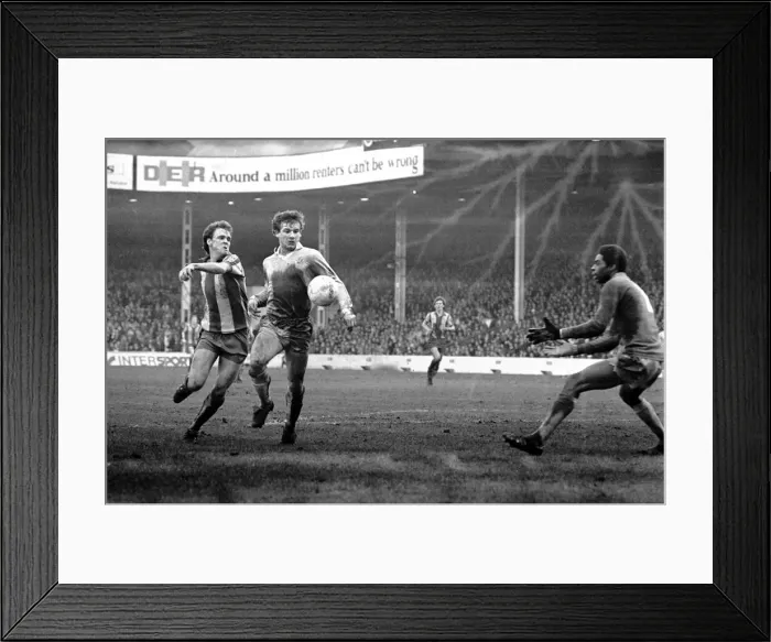 Framed Print : Manchester City v. West Bromwich Albion. March 1981 MF01-45-025