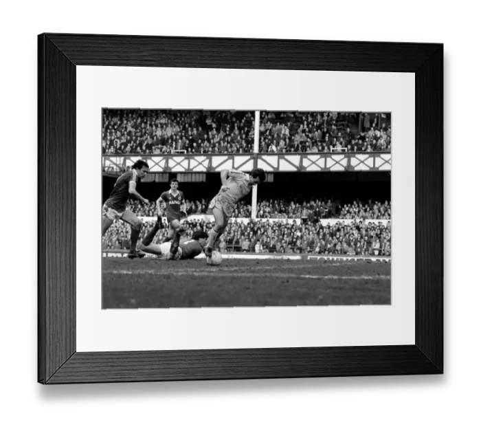 Framed Print : Everton 1 v. Leeds United 2. Division One Football. March 1981 MF01-44-043 Framed Print : Everton 1 v. Leeds United 2. Division One Football. March 1981 MF01-44-043