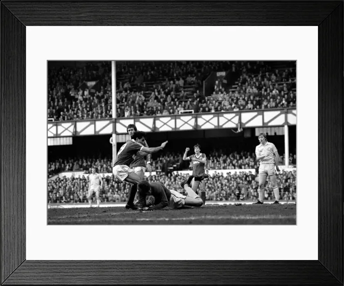 Framed Print : Everton 1 v. Leeds United 2. Division One Football. March 1981 MF01-44-037 Framed Print : Everton 1 v. Leeds United 2. Division One Football. March 1981 MF01-44-037