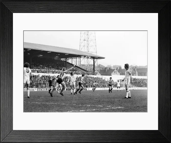 Framed Print : Leeds United 1 v. Stoke City 3. Division One Football. February 1981 MF01-29-125 Framed Print : Leeds United 1 v. Stoke City 3. Division One Football. February 1981 MF01-29-125