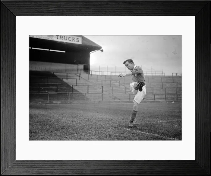 Framed Print : Harris Portsmouth FC Circa December 1946 - January 1947 Framed Print : Harris Portsmouth FC Circa December 1946 - January 1947