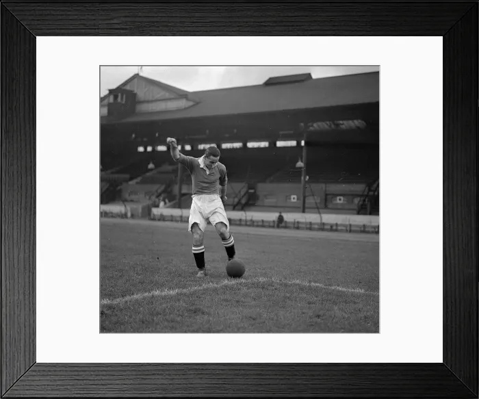 Framed Print : Walker Chelsea Circa December 1946 - January 1947 Framed Print : Walker Chelsea Circa December 1946 - January 1947