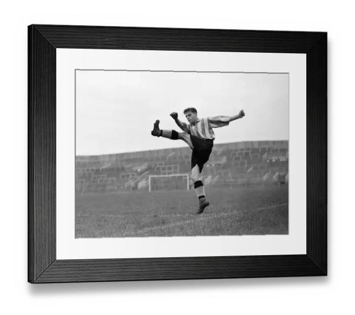 Framed Print : T Reynolds Sunderland FC Circa December 1946 - January 1947