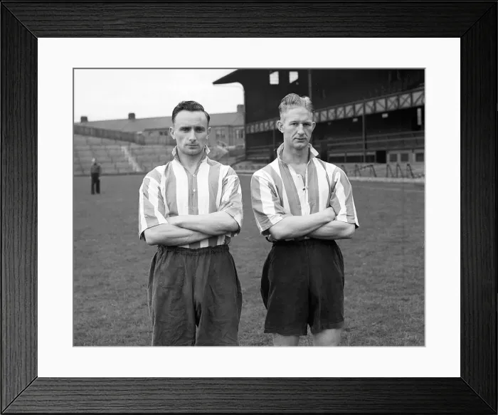 Framed Print : A Wright and K Oliver Sunderland FC Circa December 1946 - January 1947 Framed Print : A Wright and K Oliver Sunderland FC Circa December 1946 - January 1947