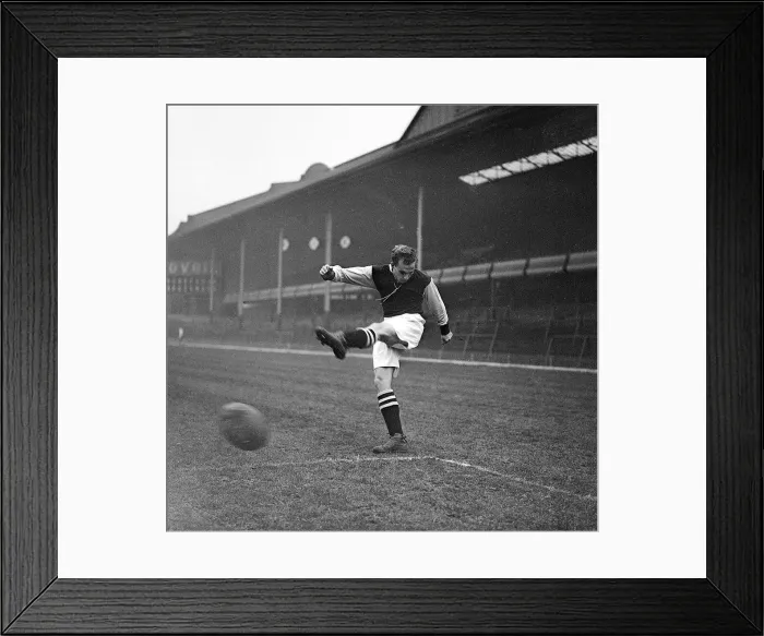 Framed Print : Lowe Aston Villa FC Circa December 1946 - January 1947 Framed Print : Lowe Aston Villa FC Circa December 1946 - January 1947