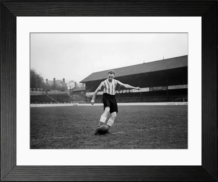Framed Print : Mallett (Southampton) now at Leyton Orient Circa 1947 Framed Print : Mallett (Southampton) now at Leyton Orient Circa 1947