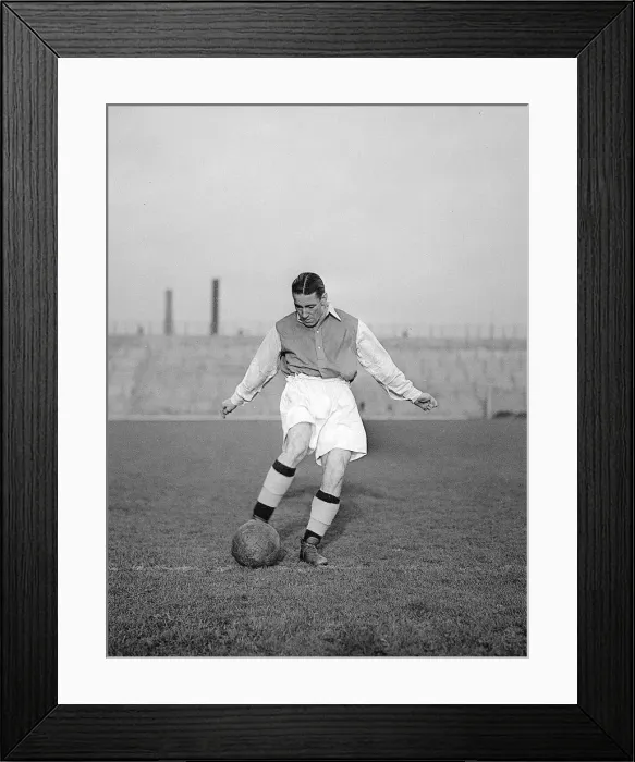 Framed Print : Logie, Arsenal FC Circa 1947 Framed Print : Logie, Arsenal FC Circa 1947