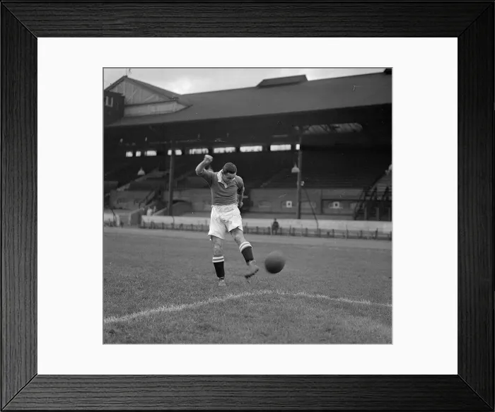 Framed Print : Walker Chelsea Circa December 1946 - January 1947 Framed Print : Walker Chelsea Circa December 1946 - January 1947