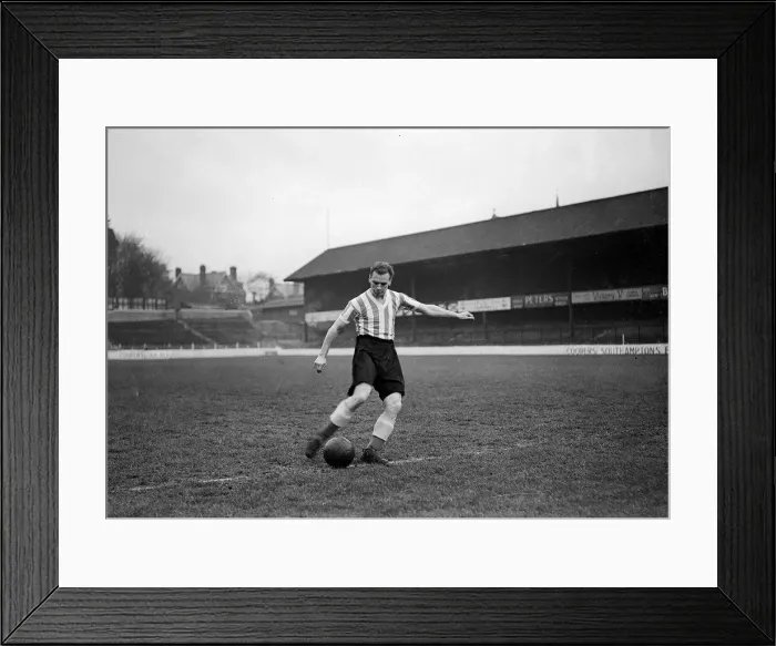 Framed Print : Mallett (Southampton) now at Leyton Orient Circa December 1946 - January 1947 Framed Print : Mallett (Southampton) now at Leyton Orient Circa December 1946 - January 1947