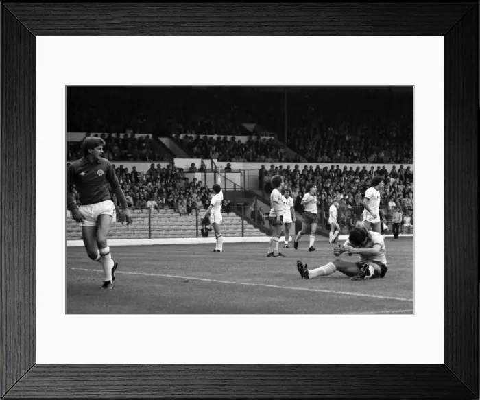 Framed Print : Leeds United 0 v. Arsenal 0. Division one football. September 1981 MF03-14-003 Framed Print : Leeds United 0 v. Arsenal 0. Division one football. September 1981 MF03-14-003