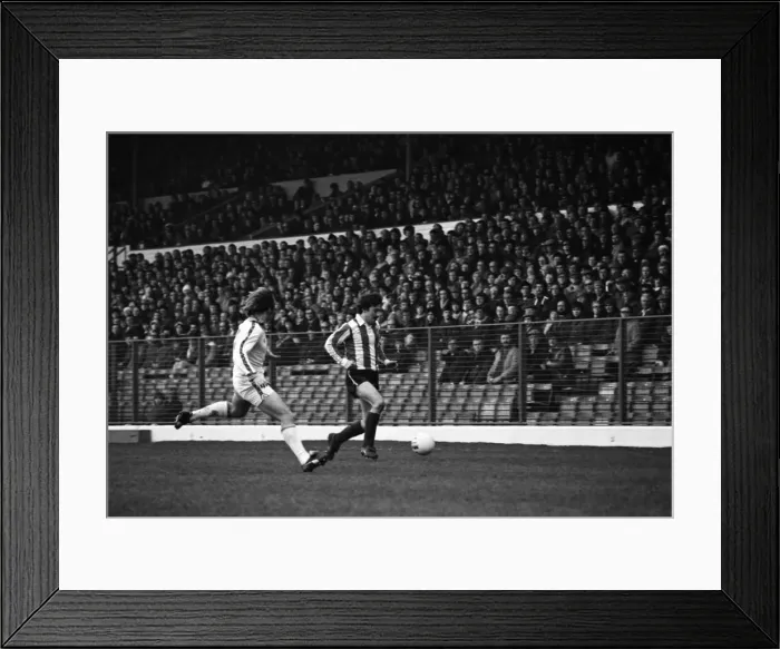 Framed Print : Leeds United 1 v. Stoke City 3. Division One Football. February 1981 MF01-29-102 Framed Print : Leeds United 1 v. Stoke City 3. Division One Football. February 1981 MF01-29-102
