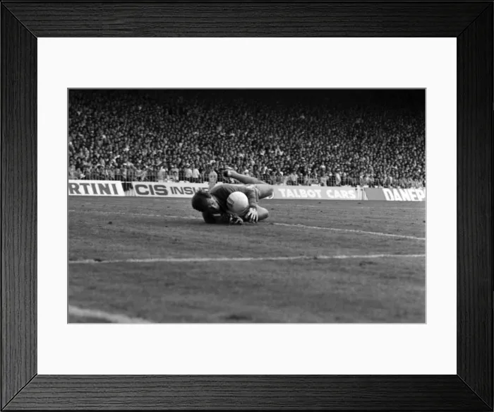 Framed Print : Manchester City 1 v. Southampton 1. September 1981 MF03-11-009