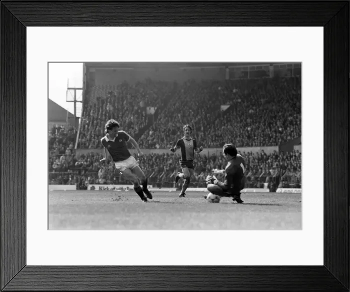 Framed Print : Manchester United v. Southampton. May 1982 MF07-10-055 Framed Print : Manchester United v. Southampton. May 1982 MF07-10-055