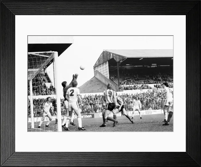 Framed Print : Leeds United 1 v. Stoke City 3. Division One Football. February 1981 MF01-29-122 Framed Print : Leeds United 1 v. Stoke City 3. Division One Football. February 1981 MF01-29-122