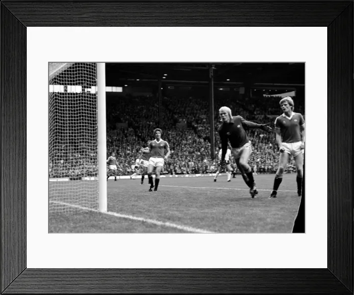 Framed Print : Manchester United 1 v. Swansea 0. Division 1 Football. September 1981 MF03-20-038 Framed Print : Manchester United 1 v. Swansea 0. Division 1 Football. September 1981 MF03-20-038