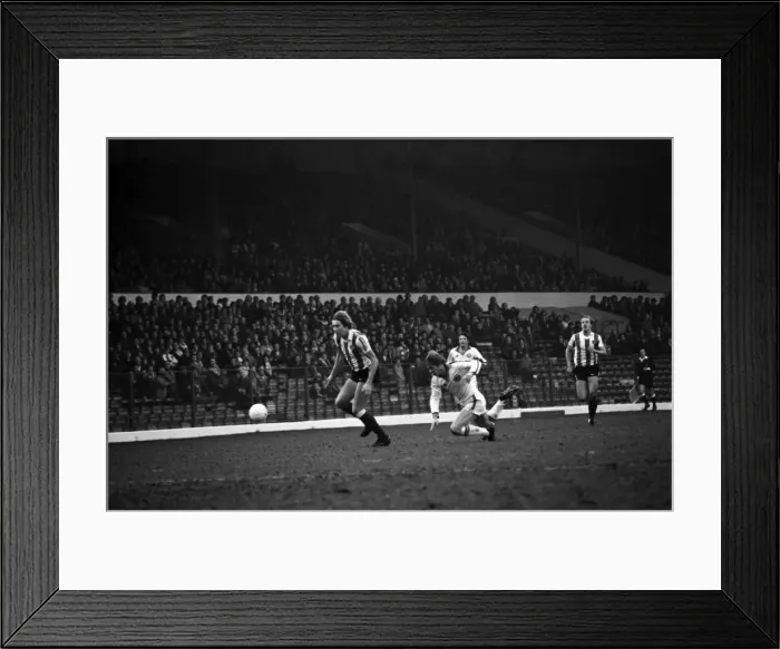 Framed Print : Leeds United 1 v. Stoke City 3. Division One Football. February 1981 MF01-29-094 Framed Print : Leeds United 1 v. Stoke City 3. Division One Football. February 1981 MF01-29-094