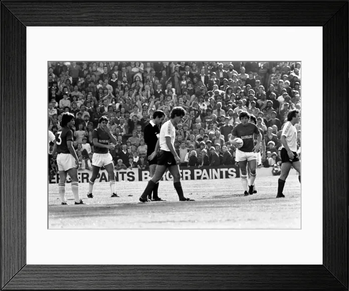 Framed Print : Barnsley 3 v. Bolton 0. September 1981 MF03-08-021 Framed Print : Barnsley 3 v. Bolton 0. September 1981 MF03-08-021