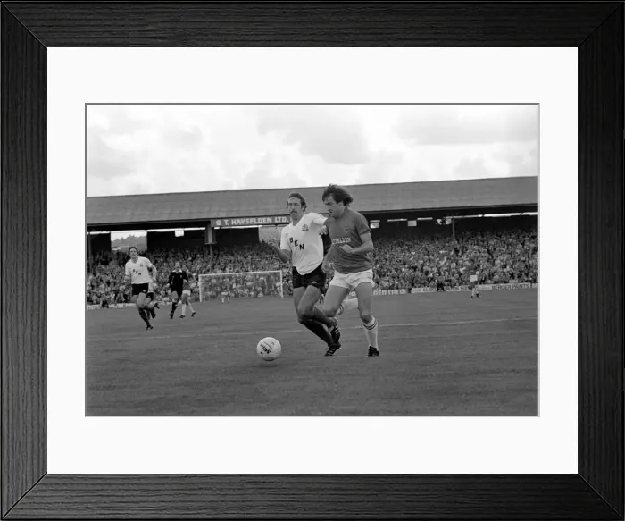 Framed Print : Barnsley 3 v. Bolton 0. September 1981 MF03-08-080