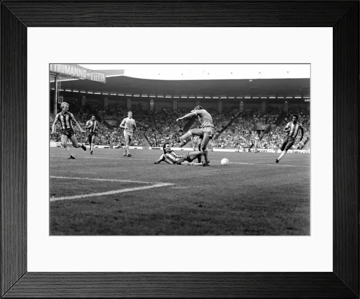 Framed Print : Manchester City v. West Bromwich Albion. August 1981 MF03-07-037 Framed Print : Manchester City v. West Bromwich Albion. August 1981 MF03-07-037