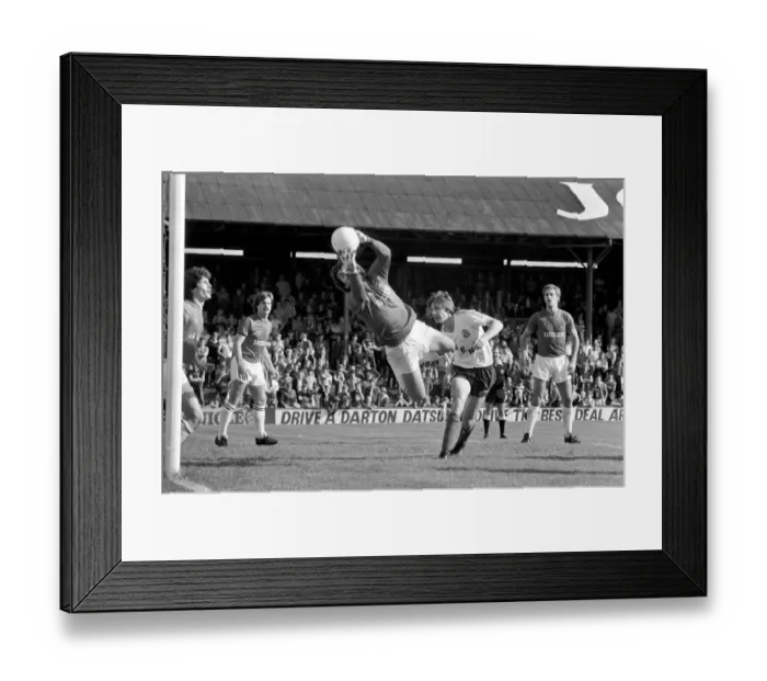 Framed Print : Barnsley 3 v. Bolton 0. September 1981 MF03-08-040