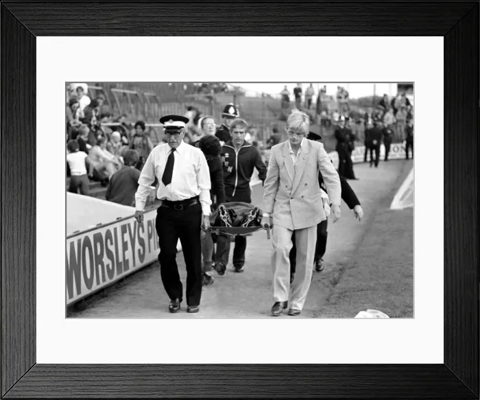 Framed Print : Barnsley 3 v. Bolton 0. September 1981 MF03-08-005