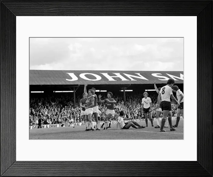 Framed Print : Barnsley 3 v. Bolton 0. September 1981 MF03-08-066 Framed Print : Barnsley 3 v. Bolton 0. September 1981 MF03-08-066