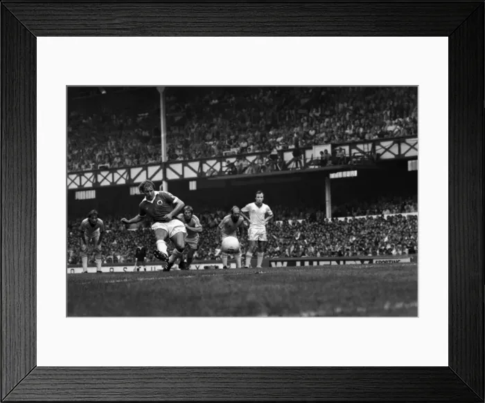 Framed Print : Everton 3 v. Birmingham City 1. August 1981 MF03-06-053 Framed Print : Everton 3 v. Birmingham City 1. August 1981 MF03-06-053