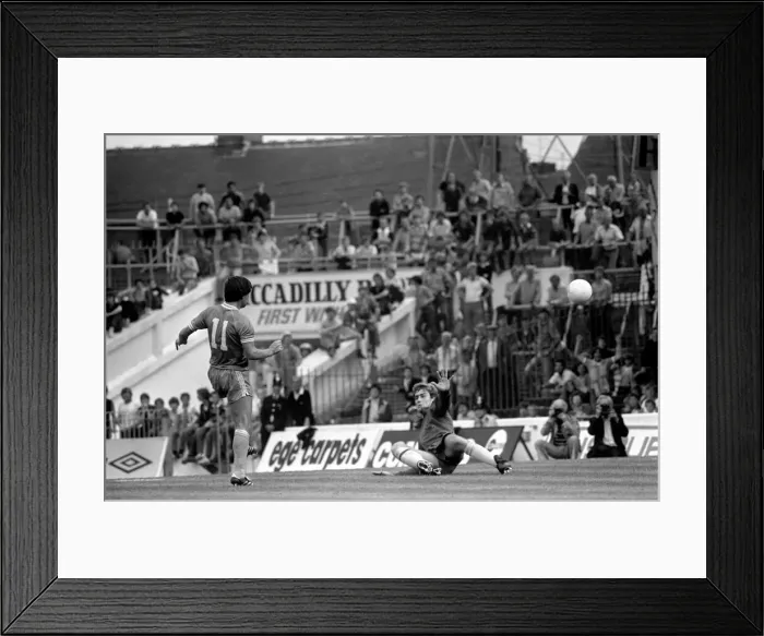 Framed Print : Manchester City v. West Bromwich Albion. August 1981 MF03-07-063