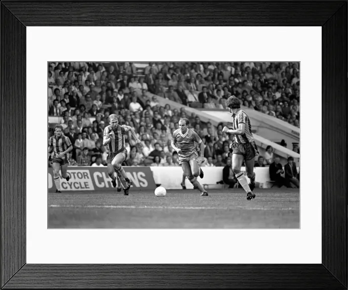 Framed Print : Manchester City v. West Bromwich Albion. August 1981 MF03-07-036 Framed Print : Manchester City v. West Bromwich Albion. August 1981 MF03-07-036