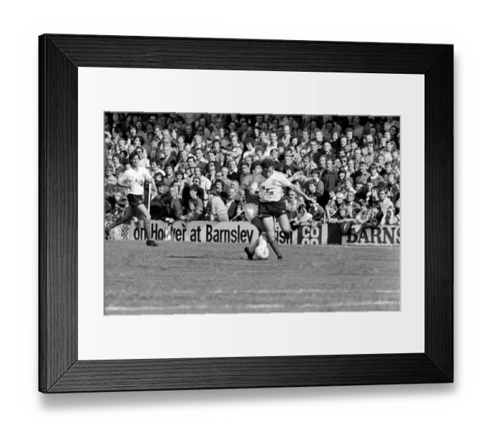 Framed Print : Barnsley 3 v. Bolton 0. September 1981 MF03-08-009 Framed Print : Barnsley 3 v. Bolton 0. September 1981 MF03-08-009