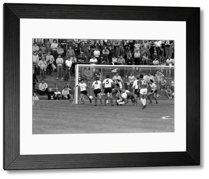 Framed Print : Barnsley 3 v. Bolton 0. September 1981 MF03-08-013 Framed Print : Barnsley 3 v. Bolton 0. September 1981 MF03-08-013