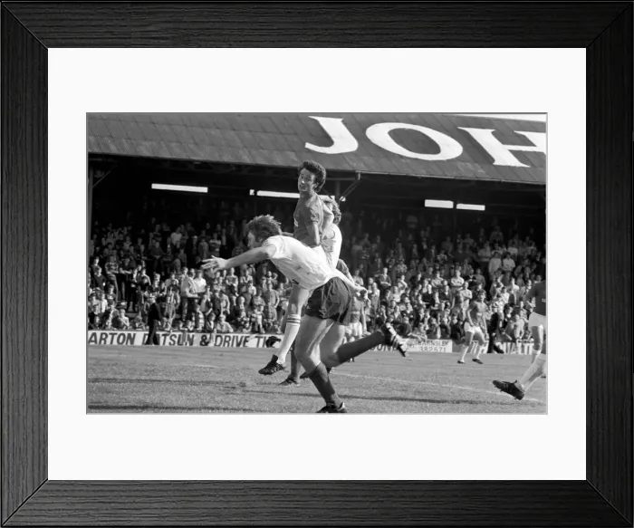 Framed Print : Barnsley 3 v. Bolton 0. September 1981 MF03-08-039 Framed Print : Barnsley 3 v. Bolton 0. September 1981 MF03-08-039