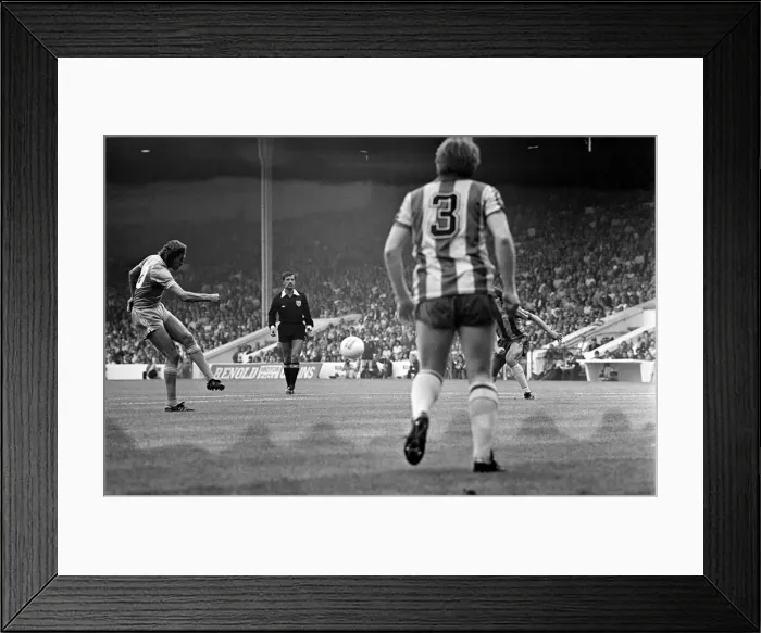 Framed Print : Manchester City v. West Bromwich Albion. August 1981 MF03-07-085 Framed Print : Manchester City v. West Bromwich Albion. August 1981 MF03-07-085