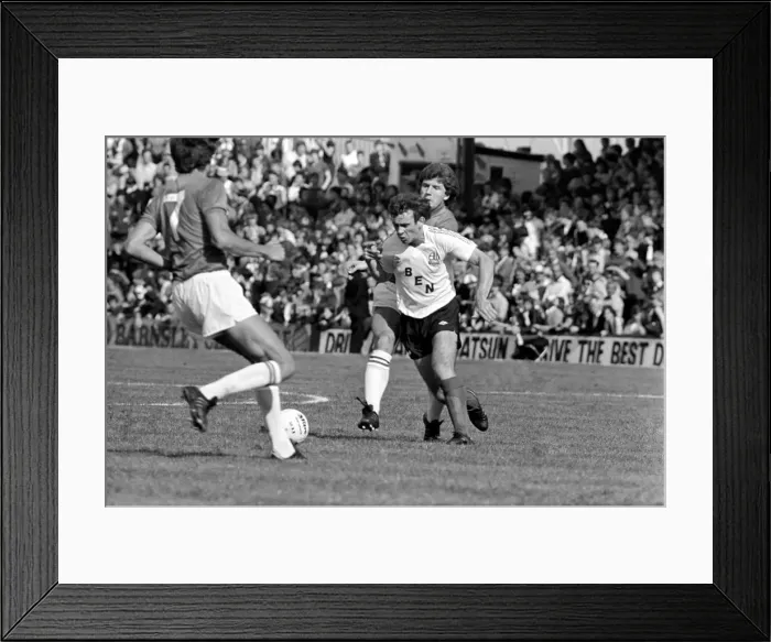 Framed Print : Barnsley 3 v. Bolton 0. September 1981 MF03-08-010 Framed Print : Barnsley 3 v. Bolton 0. September 1981 MF03-08-010