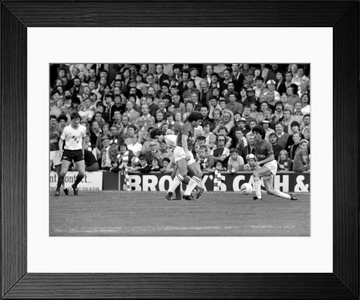 Framed Print : Barnsley 3 v. Bolton 0. September 1981 MF03-08-014