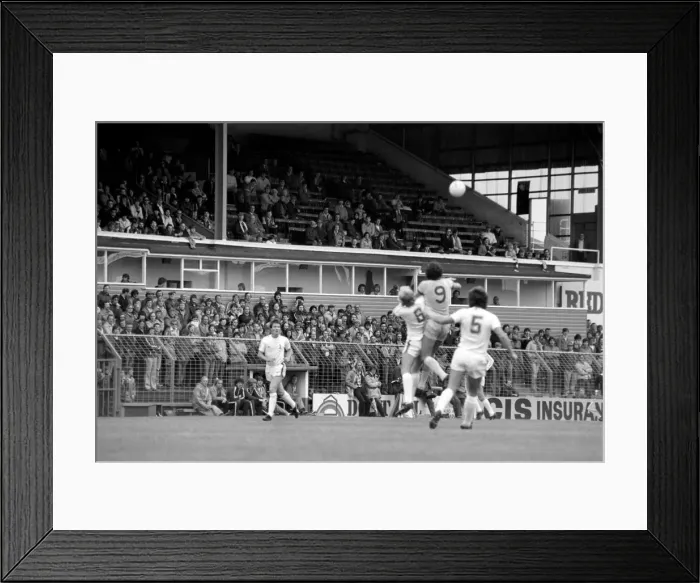 Framed Print : Old Ham v. Everton. August 1981 MF03-03-018 Local Caption Pre-Season Friendly Framed Print : Old Ham v. Everton. August 1981 MF03-03-018 Local Caption Pre-Season Friendly