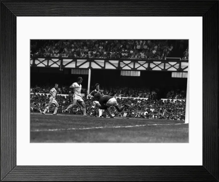 Framed Print : Everton 3 v. Birmingham City 1. August 1981 MF03-06-002 Framed Print : Everton 3 v. Birmingham City 1. August 1981 MF03-06-002