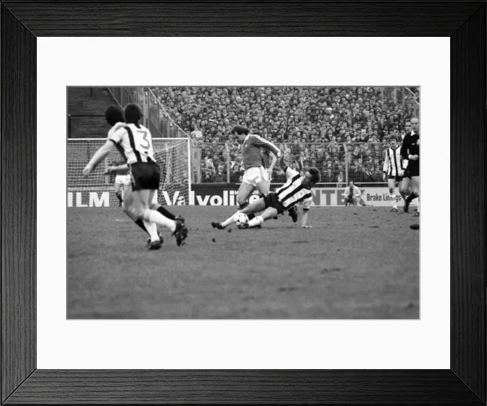 Framed Print : English League Division One match. Notts County 1 v Manchester United 3 Framed Print : English League Division One match. Notts County 1 v Manchester United 3