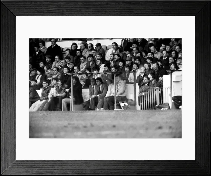 Framed Print : English League Division One match at Maine Road. Manchester City 1 v Everton 1 Framed Print : English League Division One match at Maine Road. Manchester City 1 v Everton 1