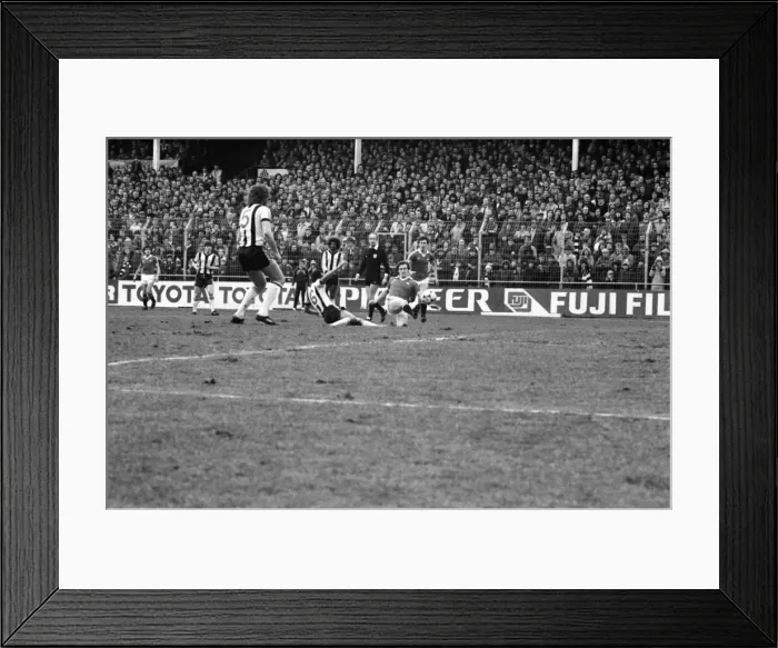 Framed Print : English League Division One match. Notts County 1 v Manchester United 3
