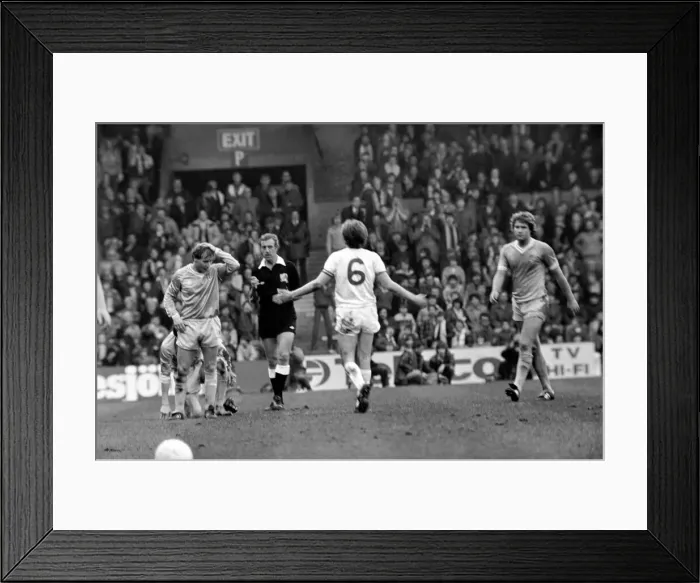 Framed Print : English League Division One match at Maine Road. Manchester City 1 v Everton 1 Framed Print : English League Division One match at Maine Road. Manchester City 1 v Everton 1
