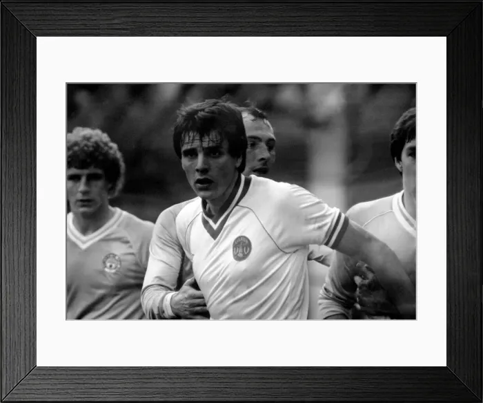 Framed Print : English League Division One match at Maine Road. Manchester City 1 v Everton 1