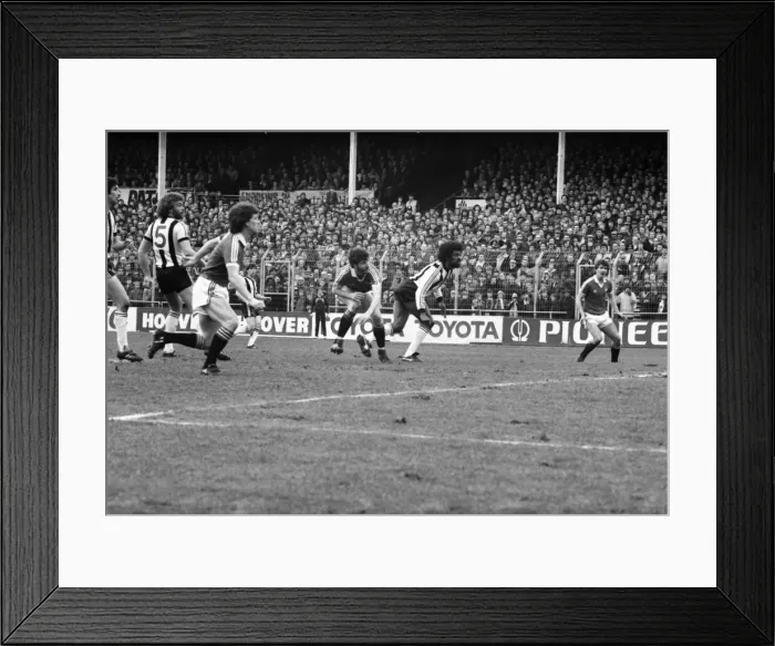 Framed Print : English League Division One match. Notts County 1 v Manchester United 3 Framed Print : English League Division One match. Notts County 1 v Manchester United 3